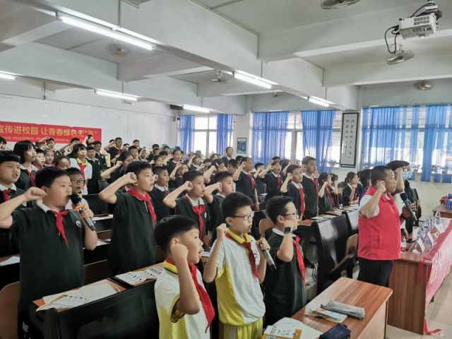 禁毒宣傳進(jìn)校園，讓青春綠色無毒 (2).jpg