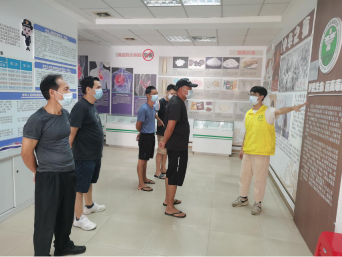 阜沙鎮(zhèn)禁毒信息〔2022〕第224期-- 弘揚禁毒精神,筑牢禁毒防線-阜沙鎮(zhèn)組織群眾參觀禁毒教育基地