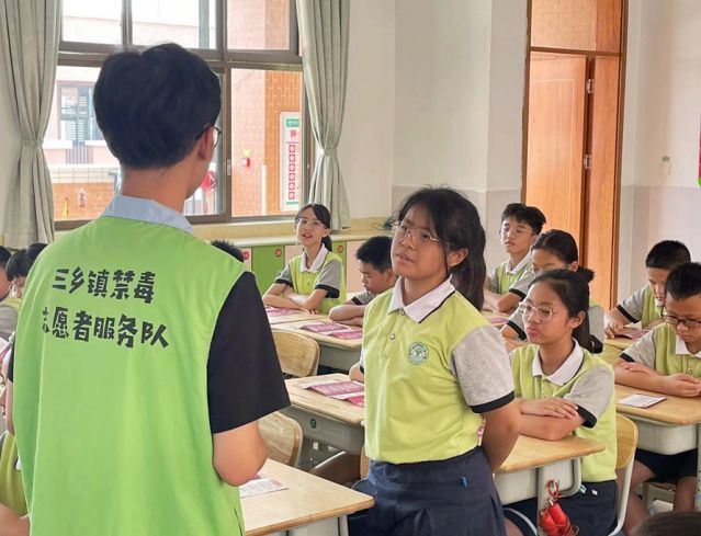 三鄉(xiāng)鎮(zhèn)開展“開學(xué)第一課，無毒伴我行”禁毒教育宣傳活動圖片4_副本.jpg