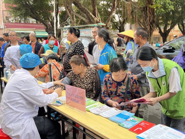 三鄉鎮開展“暖心義診，禁毒先行”宣傳活動圖片1.JPG