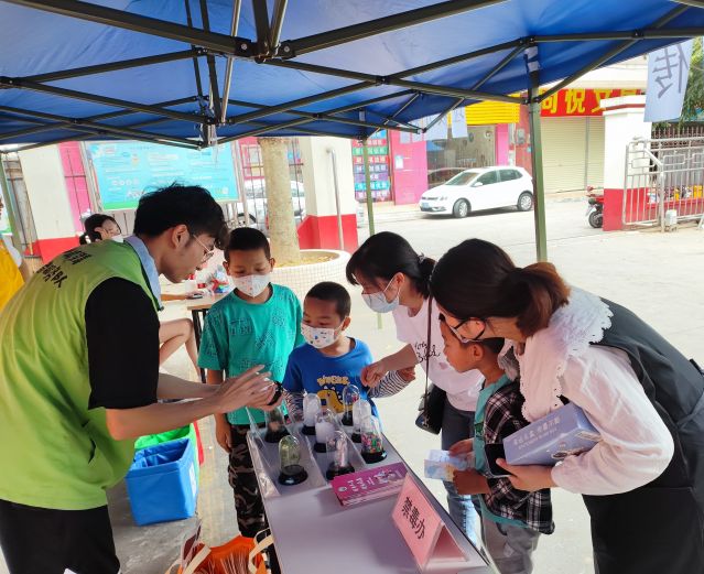 三鄉鎮開展“親子游園樂融融，大手小手齊禁毒“宣傳活動圖片3.jpg