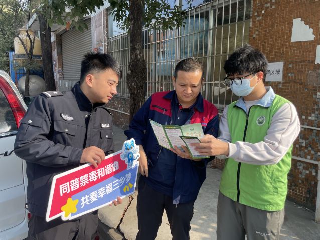 三鄉鎮開展“禁毒宣傳進廠企，夯實禁毒防護墻”活動照片2.JPG