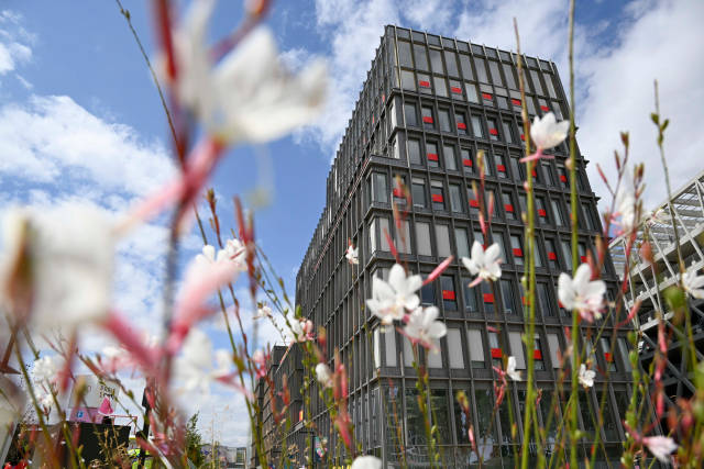 這是7月23日拍攝的巴黎奧運村內中國體育代表團成員居住的公寓。新華社圖